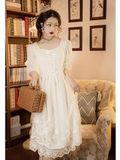 【0032】Floral Lace Princess Short Sleeve Dress