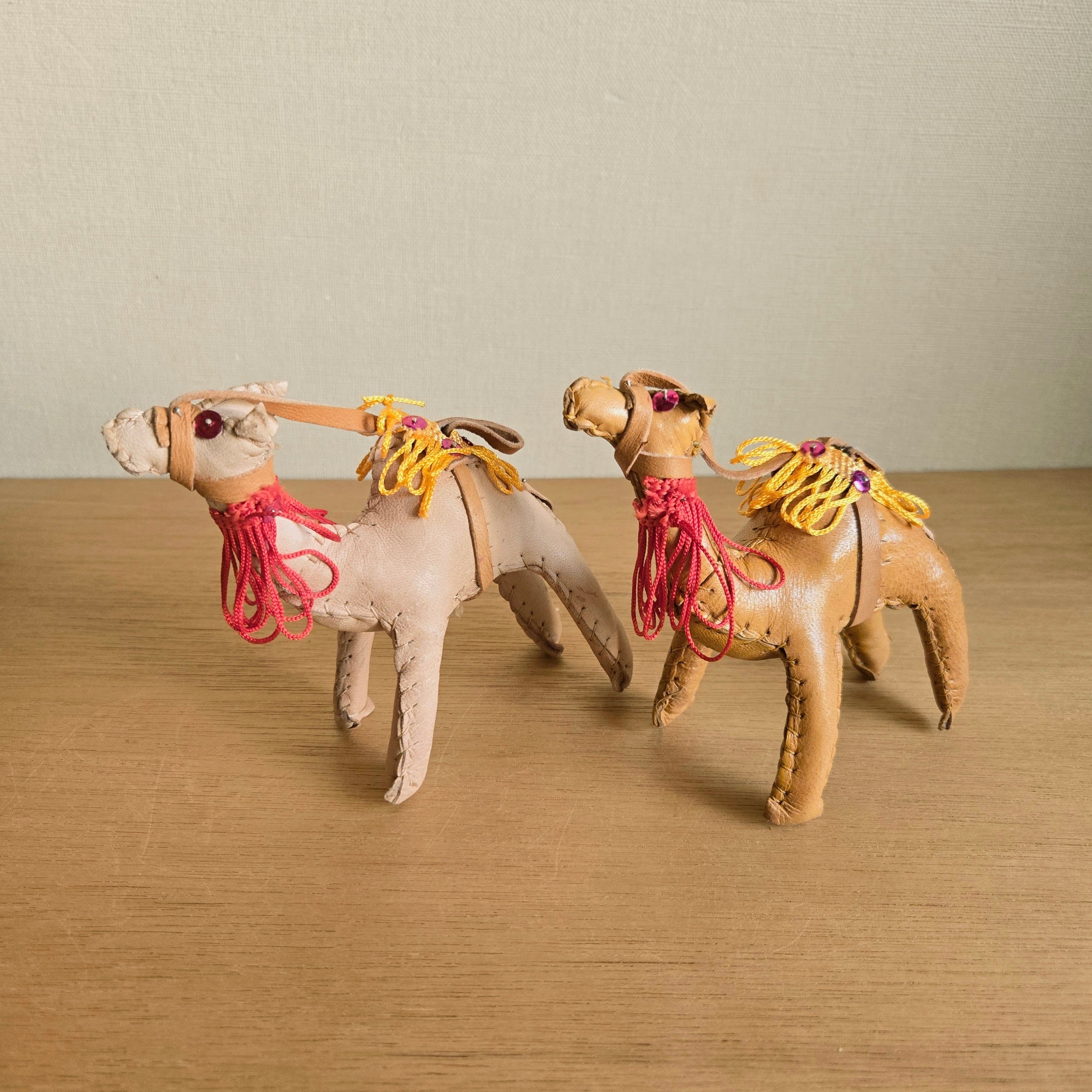 モロッコ 木彫 彫刻 Camel ラクダ モロッコ レザーのラクダ | gururi