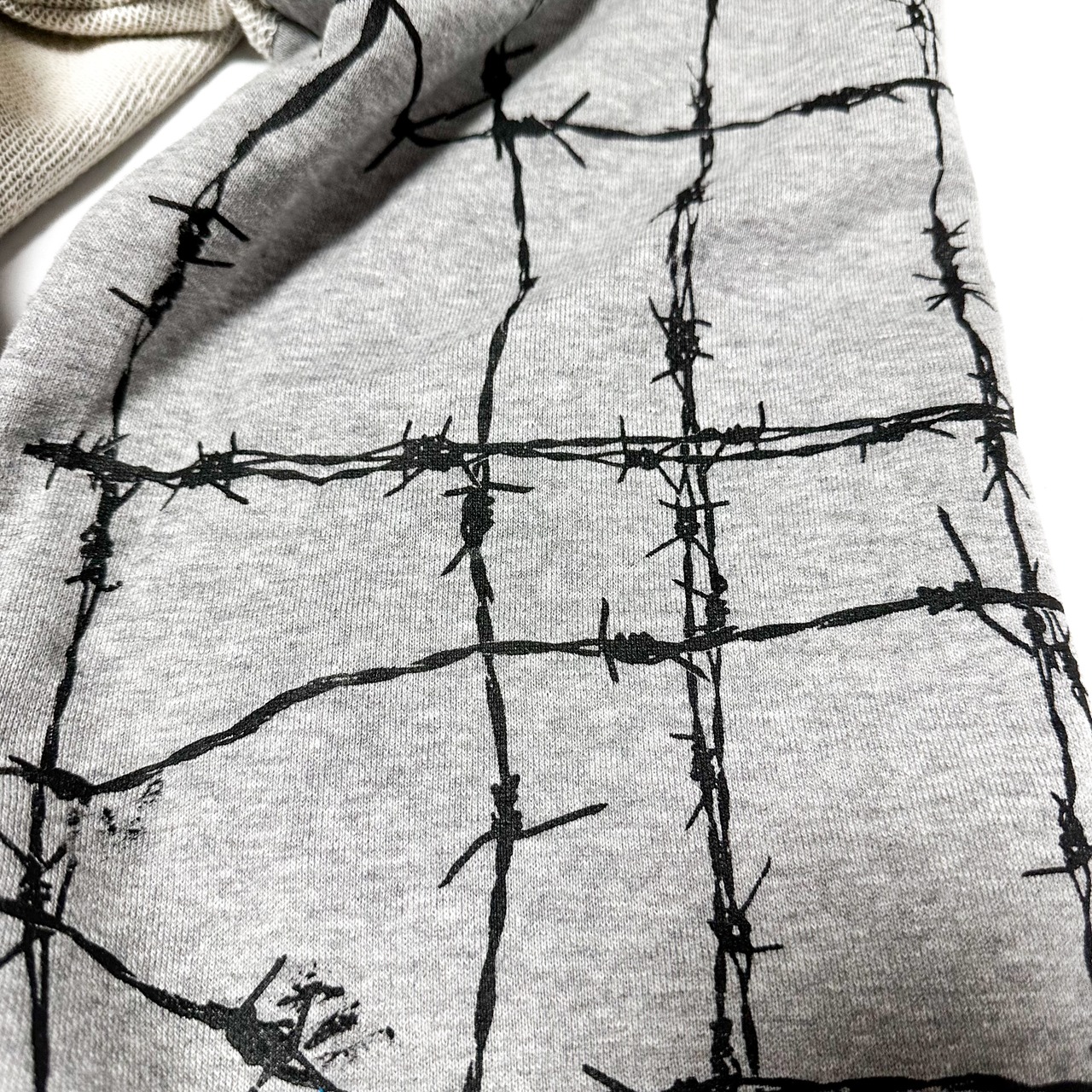 UNFINISHED 有刺鉄線トレーナー24031