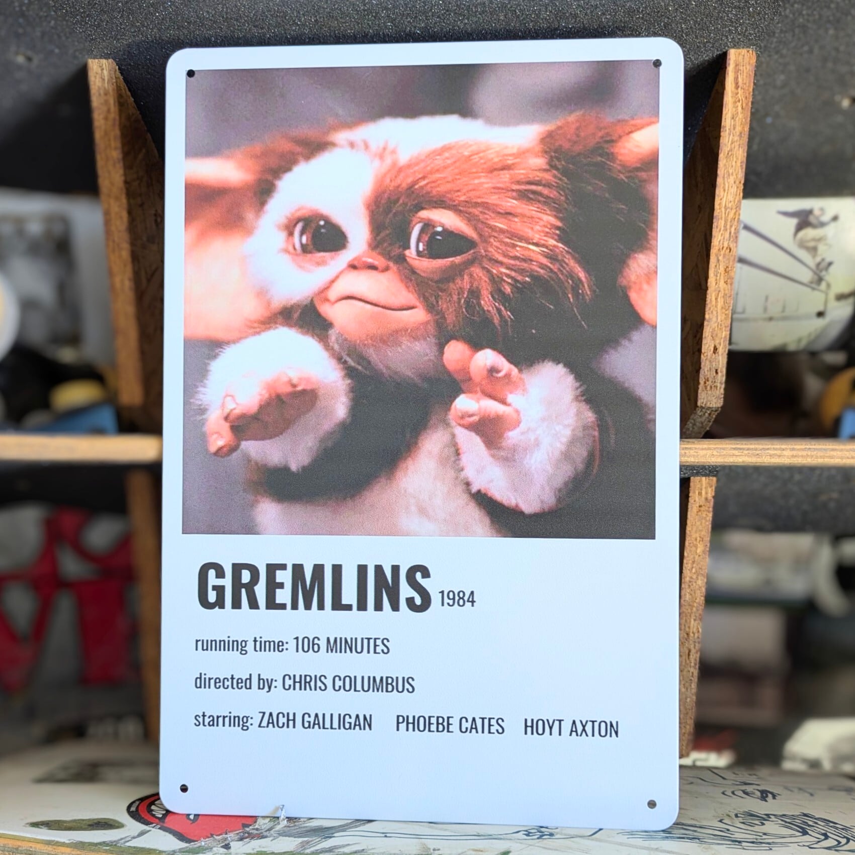 送料無料!ちょうどいいブリキ看板【 Gremlins ( グレムリン )】 ギズモ / METAL SIGN / メタルサイン / ブリキ看板 / サインボード / ビンテージ加工 〚アメリカン雑貨 アメトイ〛