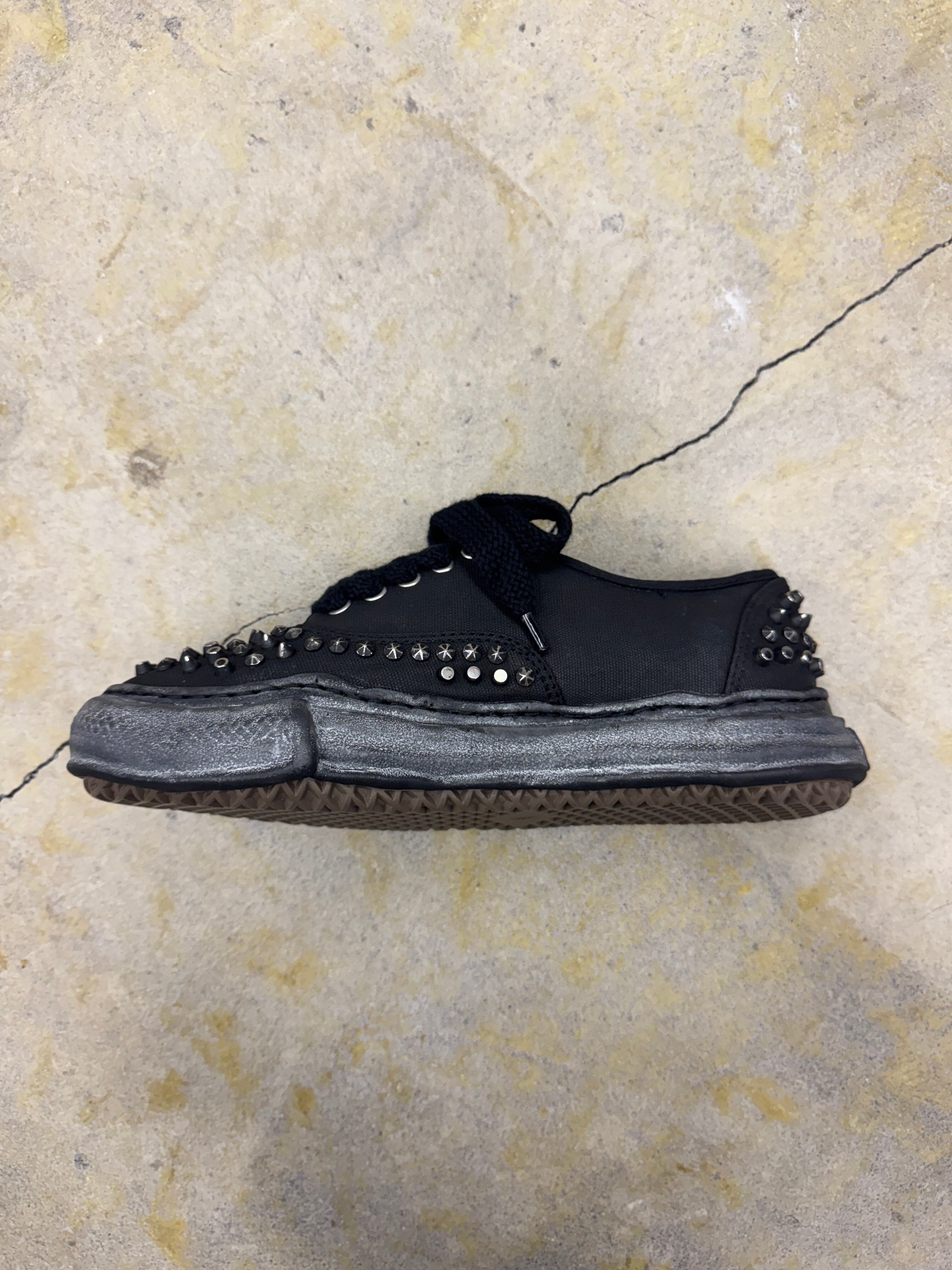 Maison MIHARA YASUHIRO | BAKER Studs Low-Top (A15FW733) | BLK/BLK