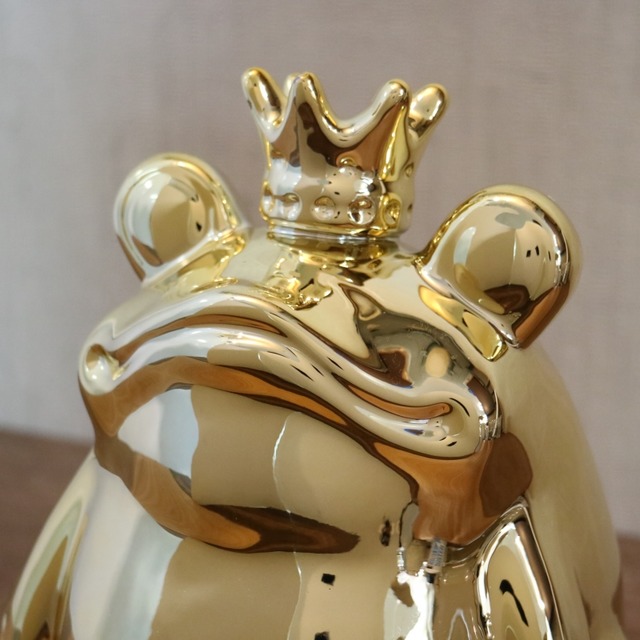 陶磁器 貯金箱 王冠 カエル かえる 蛙 ゴールド Lサイズ セラミック 金色 縁起物 陶器製 コインバンク 雑貨 インテリア オブジェ プレゼント ギフト 贈り物 御祝 雑貨屋リエット