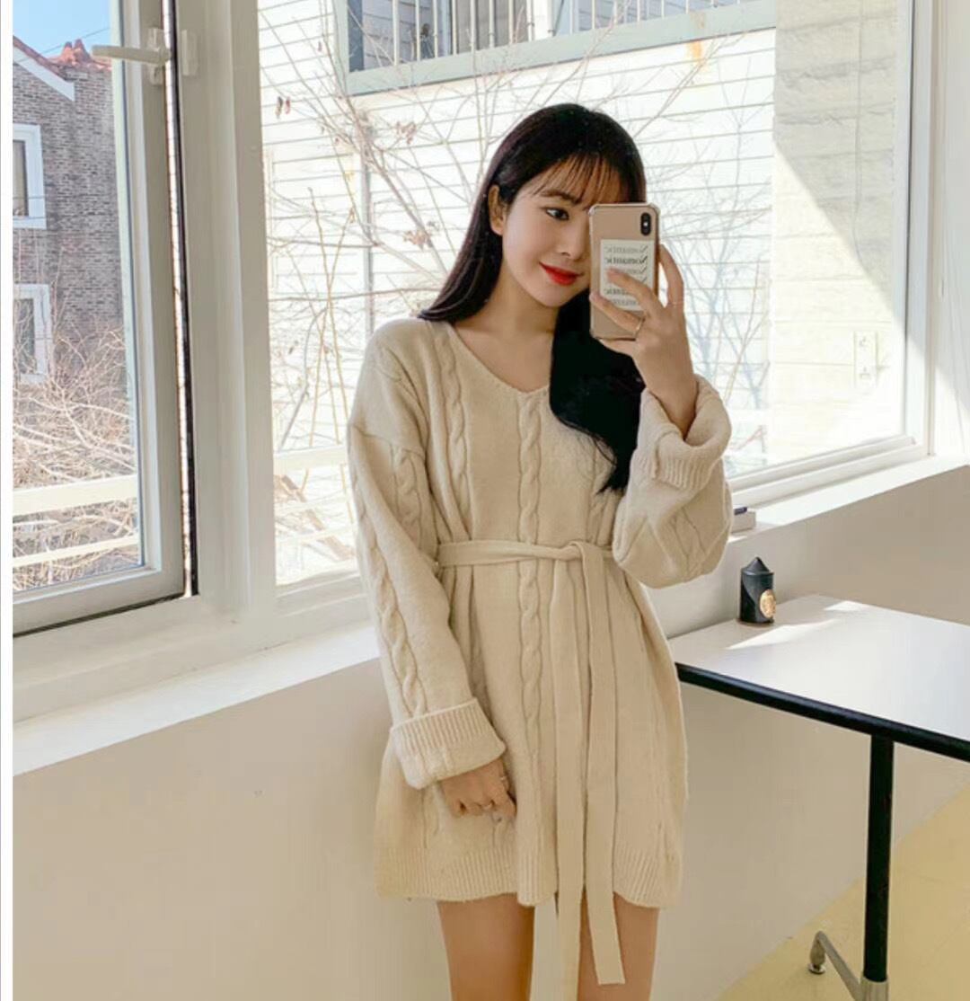 Uネックケーブル編みニット