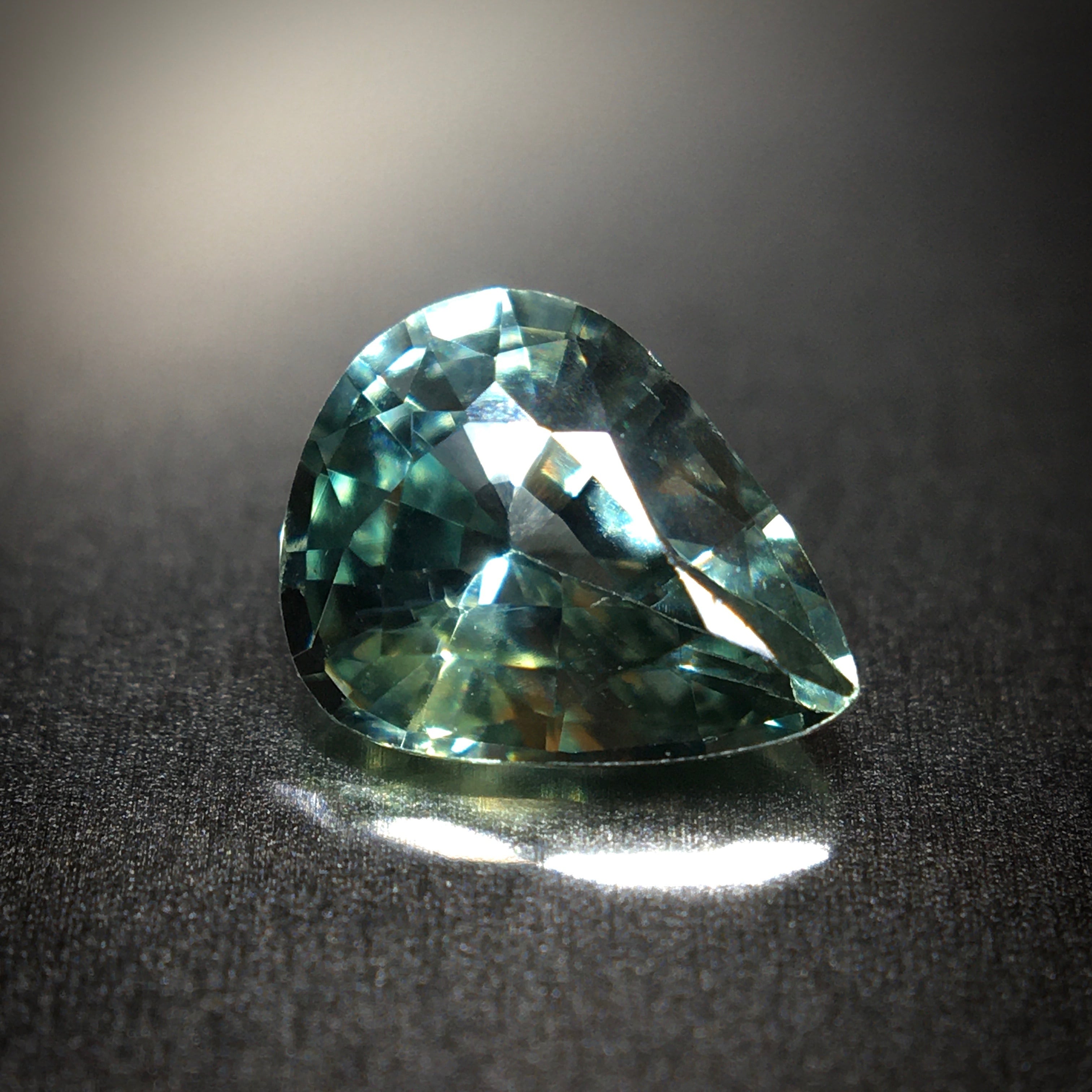 爽やかな”ミントグリーン” 0.7ctUP 天然グリーンサファイア ルース | Frederick’s Gems&Jewelry powered by  BASE