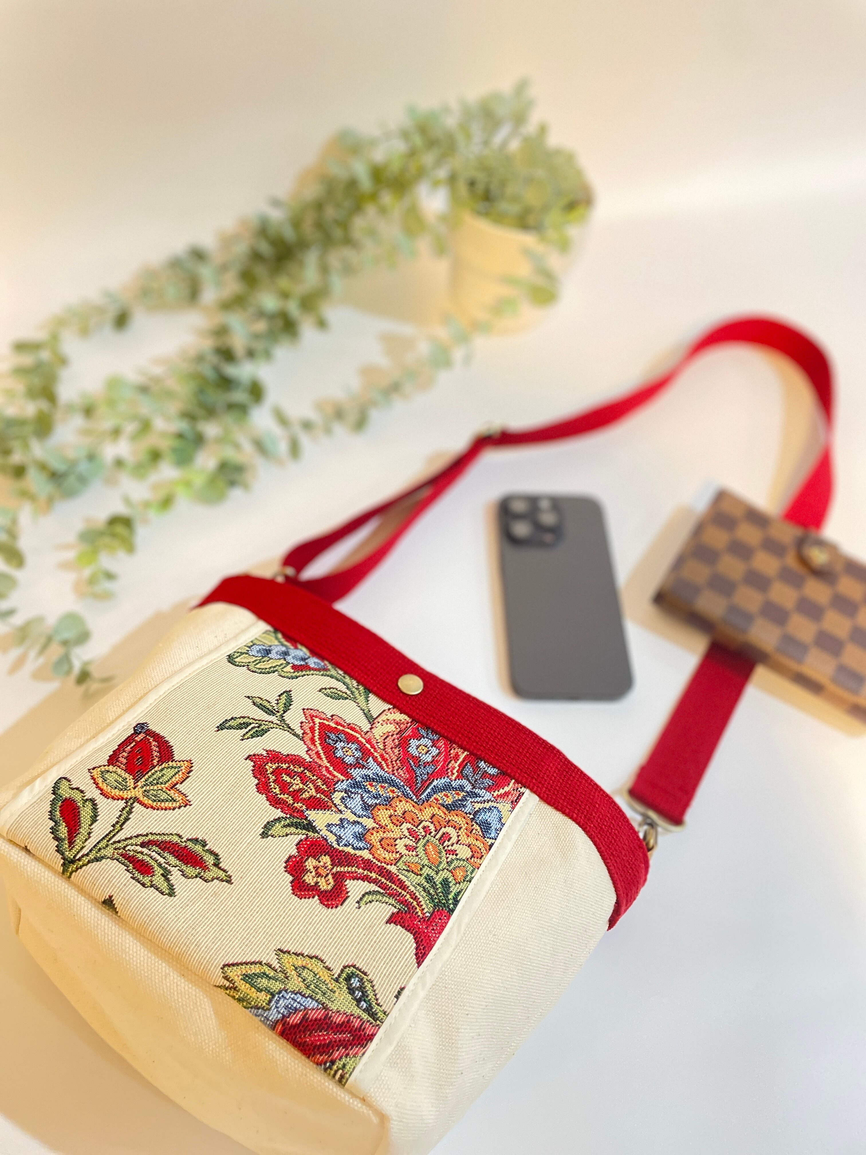 赤がカワイイ❤︎オランダ製ゴブラン&国産帆布 舟形ショルダーバッグ