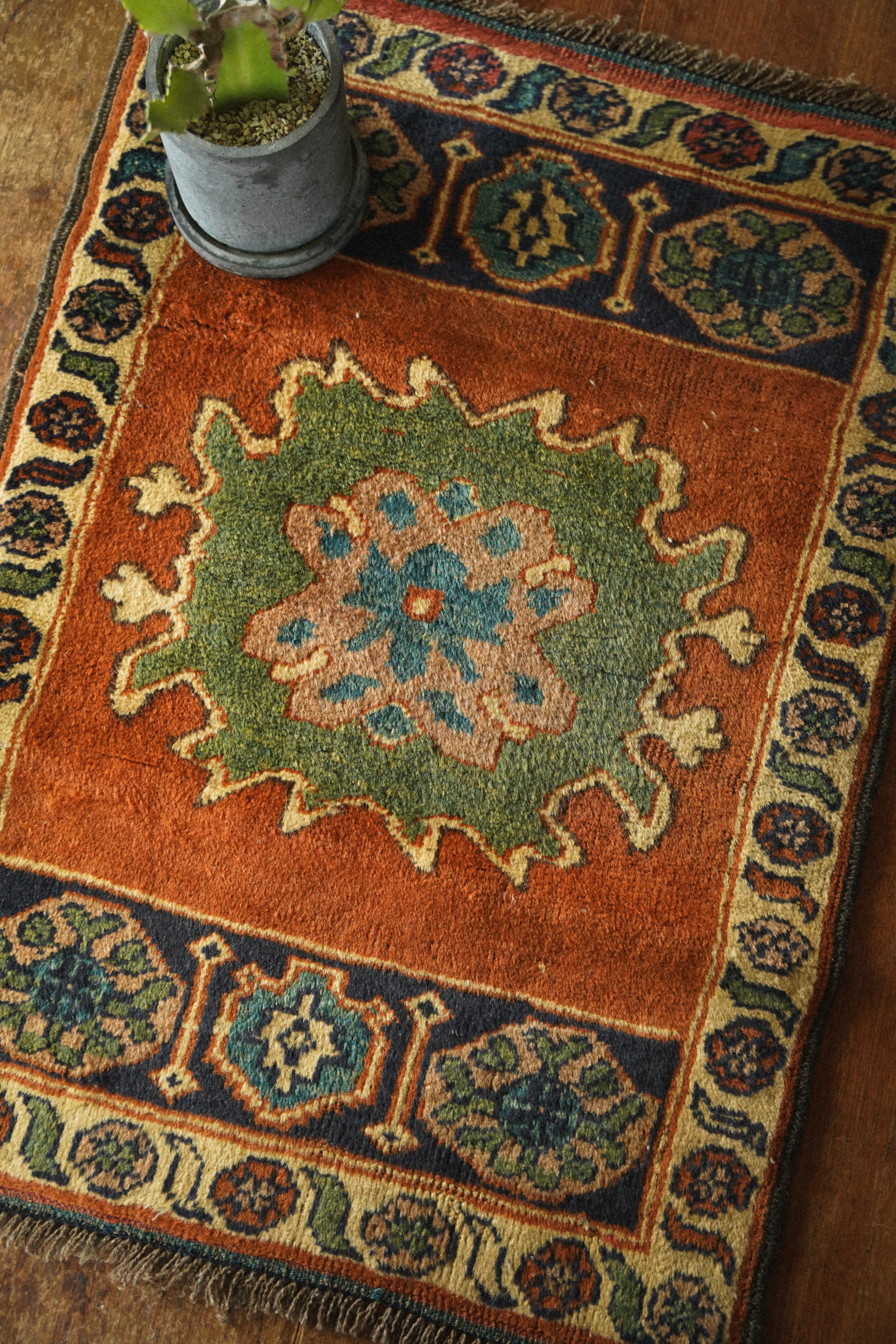 1044 -Vintage Turkmen rug