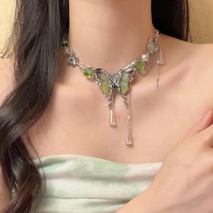 green ice crystal butterfly choker <a101041>