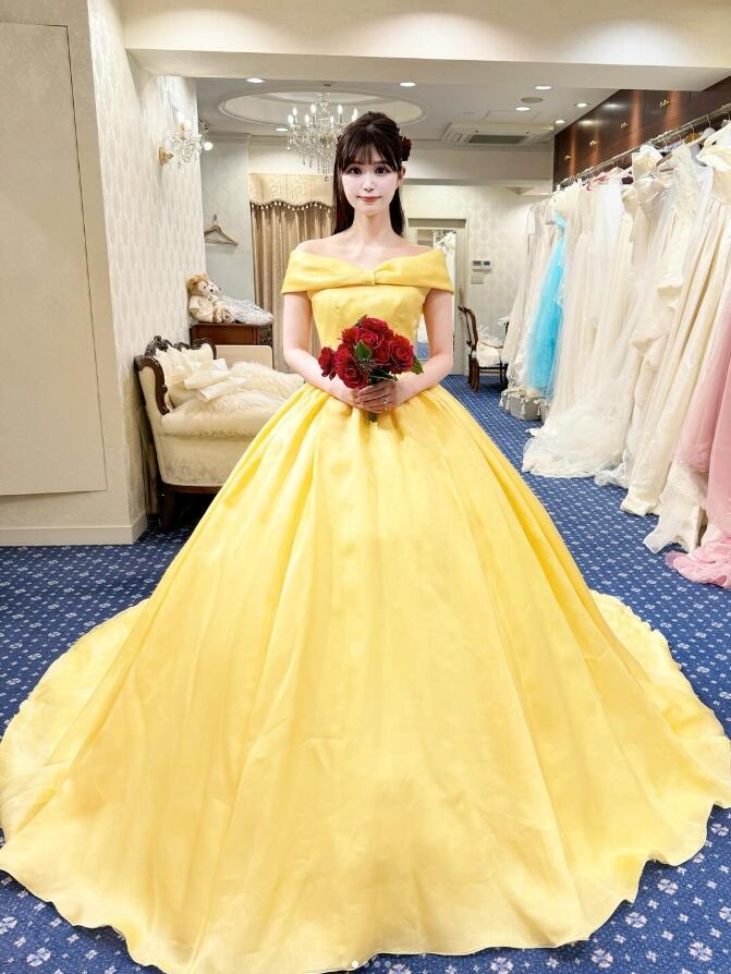 カラードレス イエロー 目立つ オフショル くるみボタン リボン  