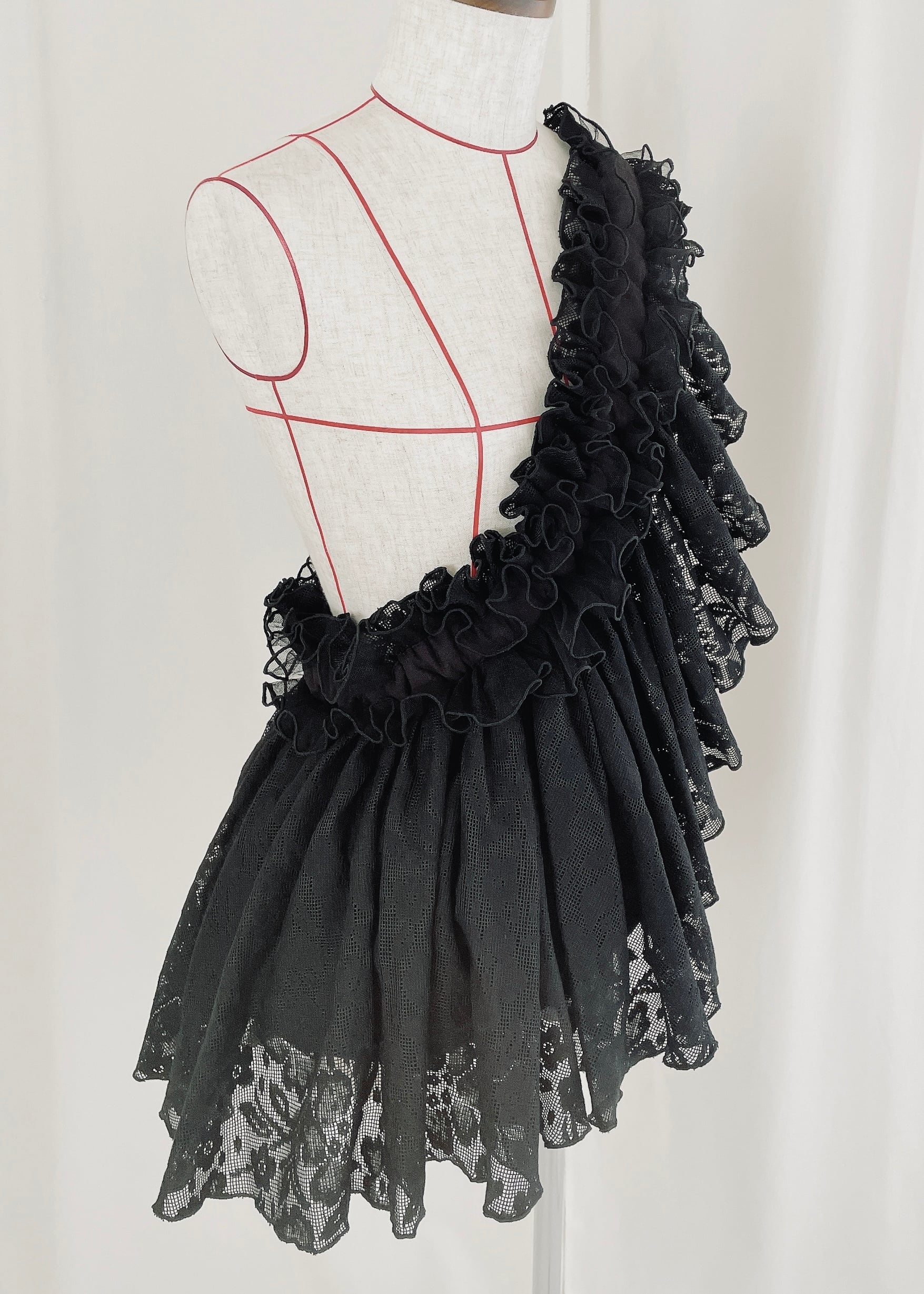 DŌRA CÎTA | Ruffled Hidden Bag - BLACK | ORIENT MILLINERY