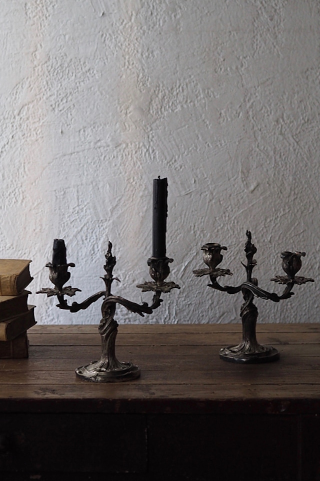 静謐 優美なペア燭台-antique pair metal bran candlesticks