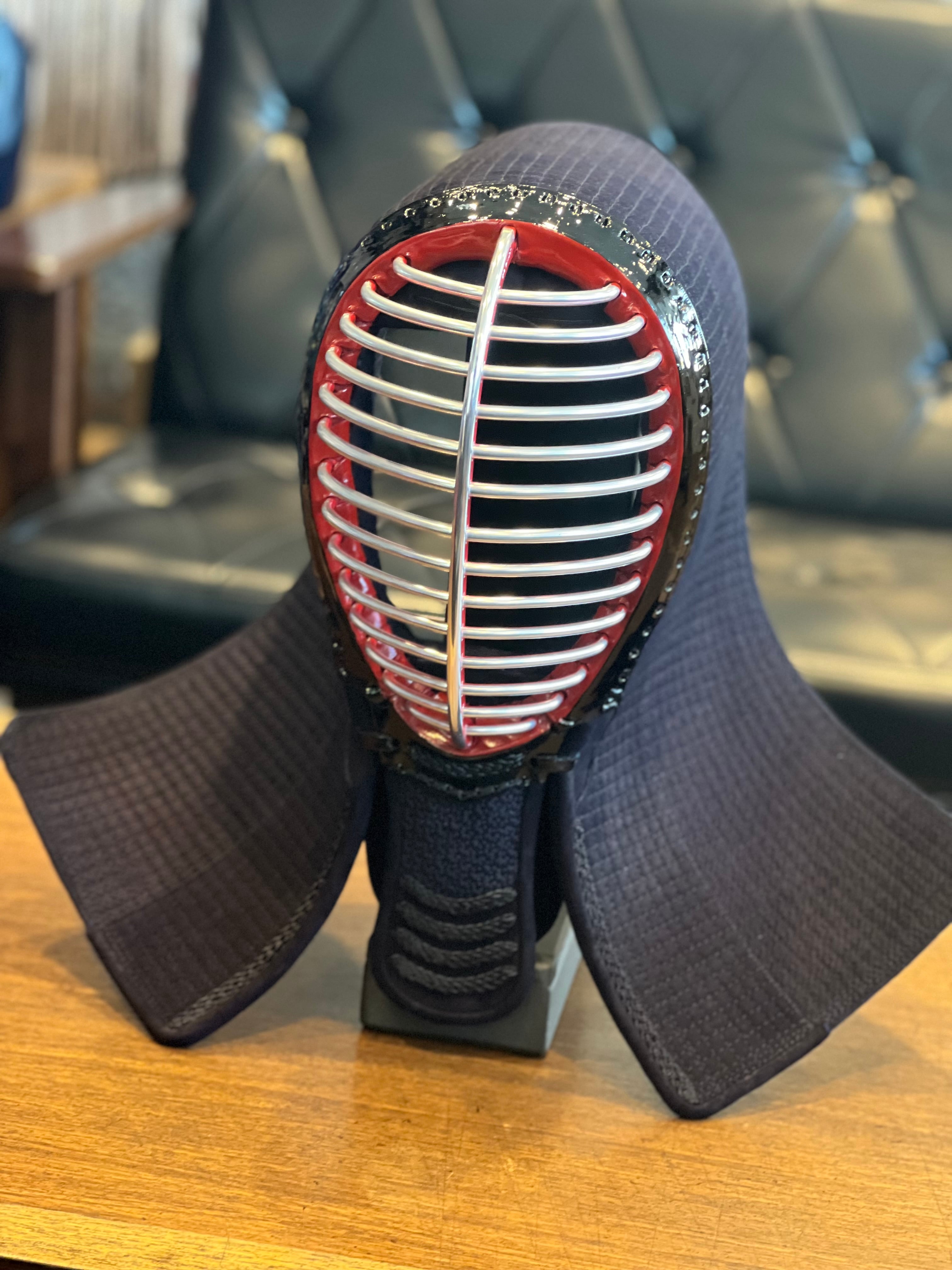 【大好評頂いてます‼️✨予約販売✨】【新仕様 高級素材✨黒閃 鹿革十字刺】【面サイズ64〜72】スーパー試合用防具『黒閃』6㎜十字刺✨鹿革✨面