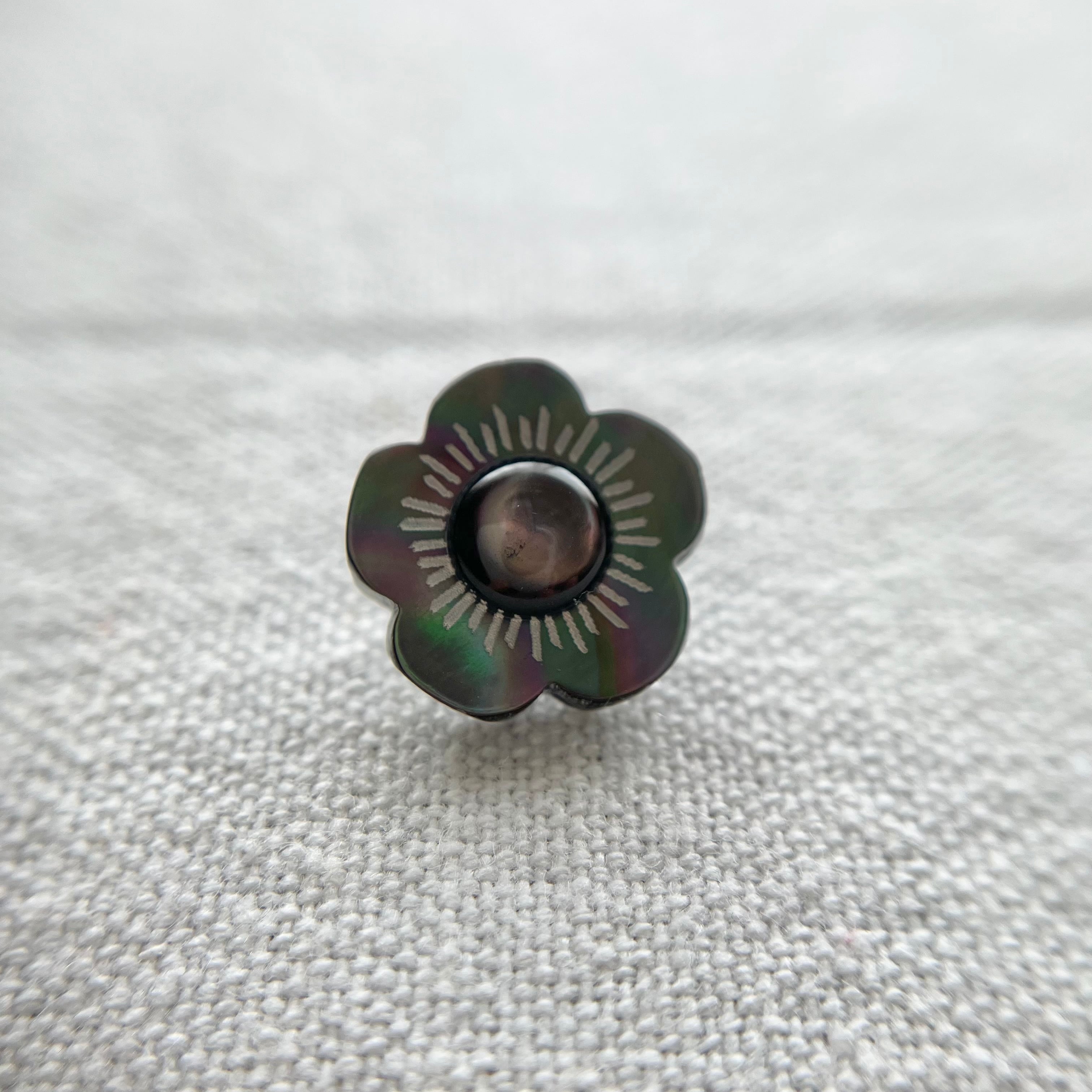 パールブラックフラワー 15㎜