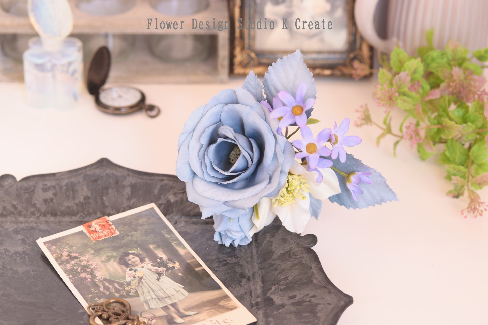 水色の薔薇とクリスマスローズの髪飾り フラメンコ フローレス 水色 アクア ペールブルー 髪飾り ダンス 花飾り 頭飾り フォーマル パーティー