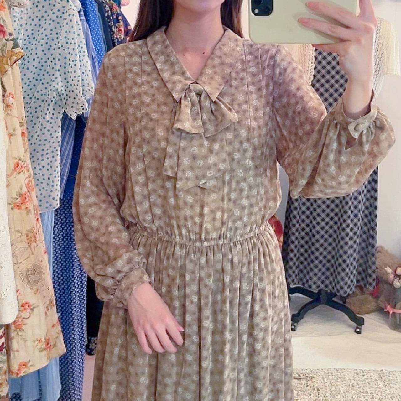 beige flower neck ribbon one-piece