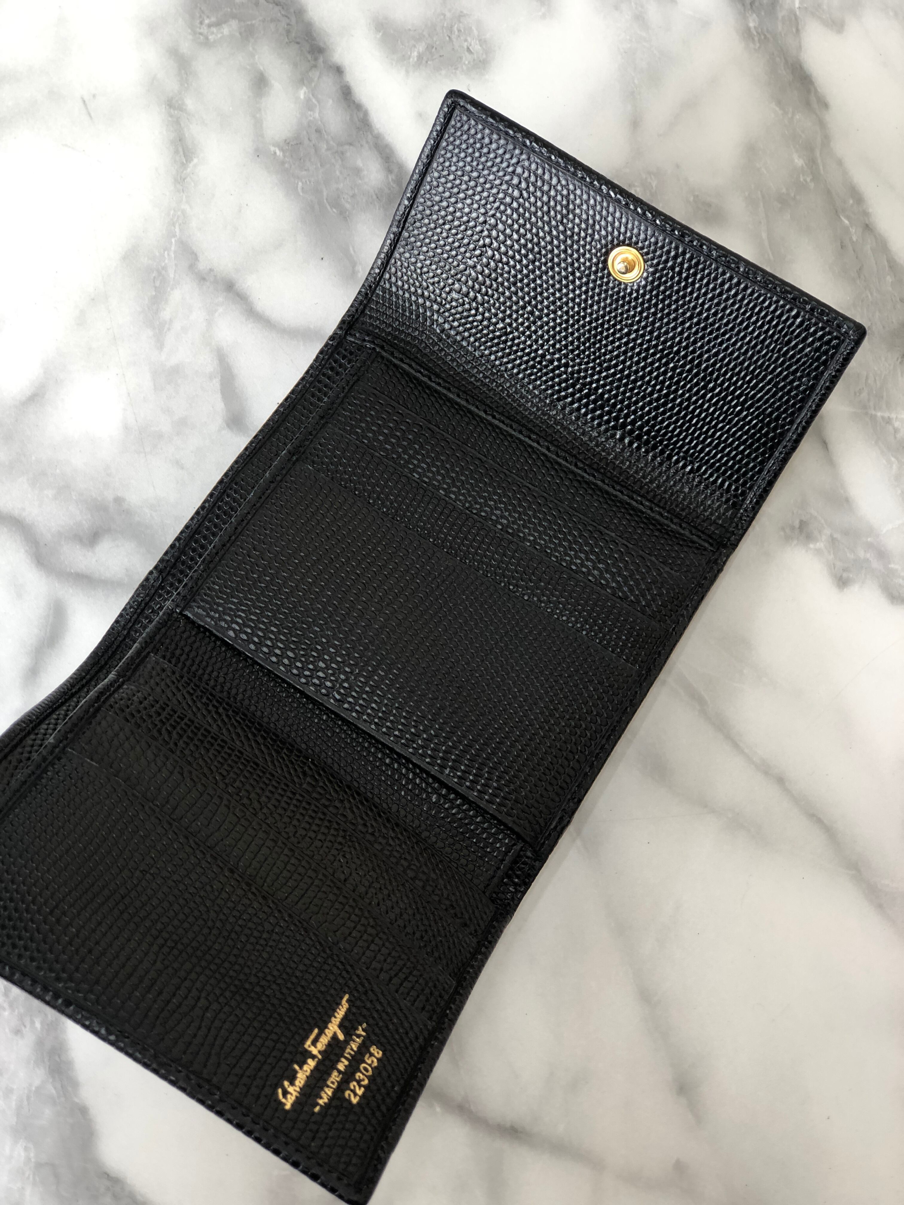 Salvatore Ferragamo サルヴァトーレ フェラガモ ヴァラリボン レザー