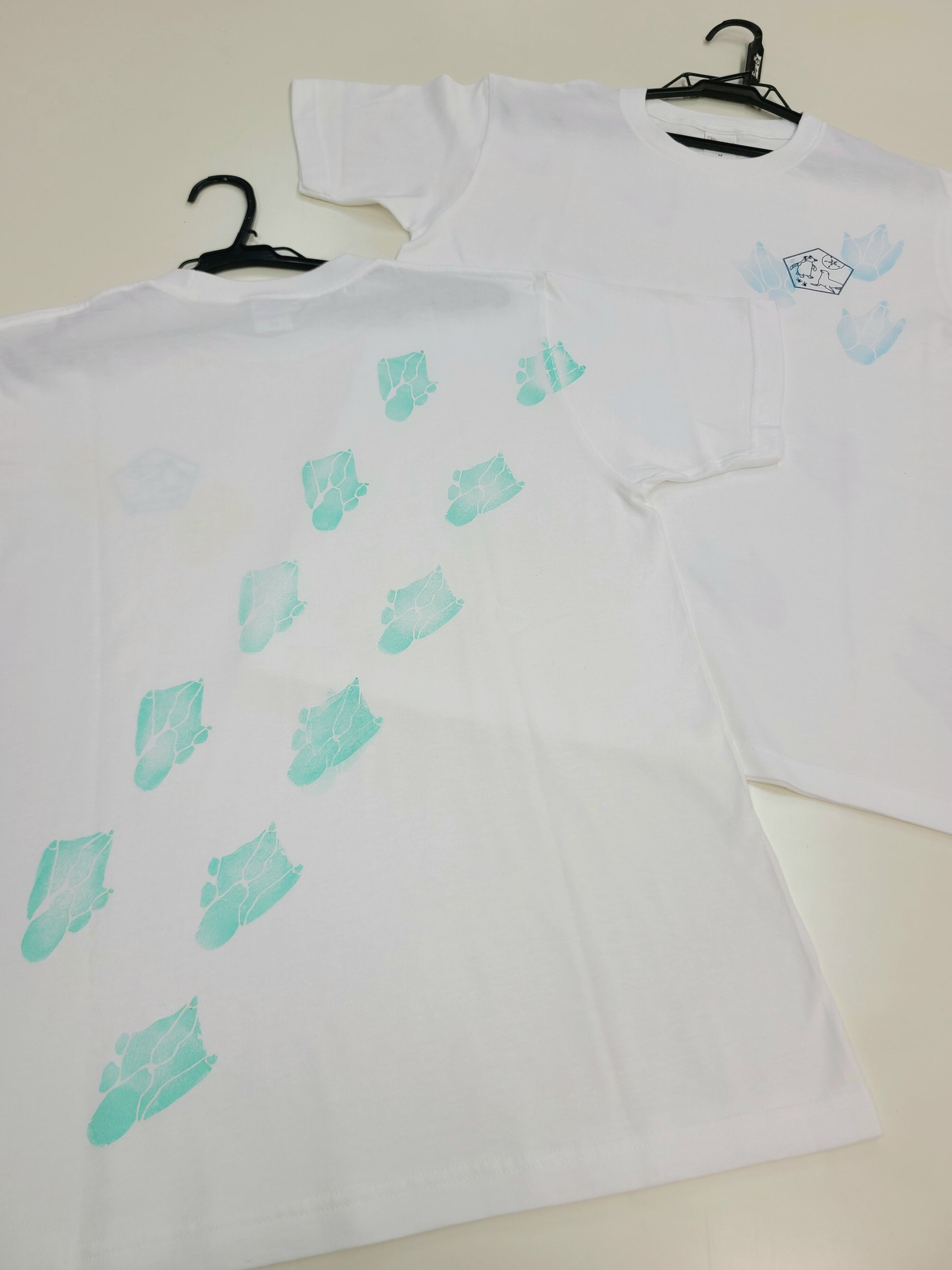 世界にひとつだけ！リアルなペンギンの足跡Tシャツ！【Lサイズ