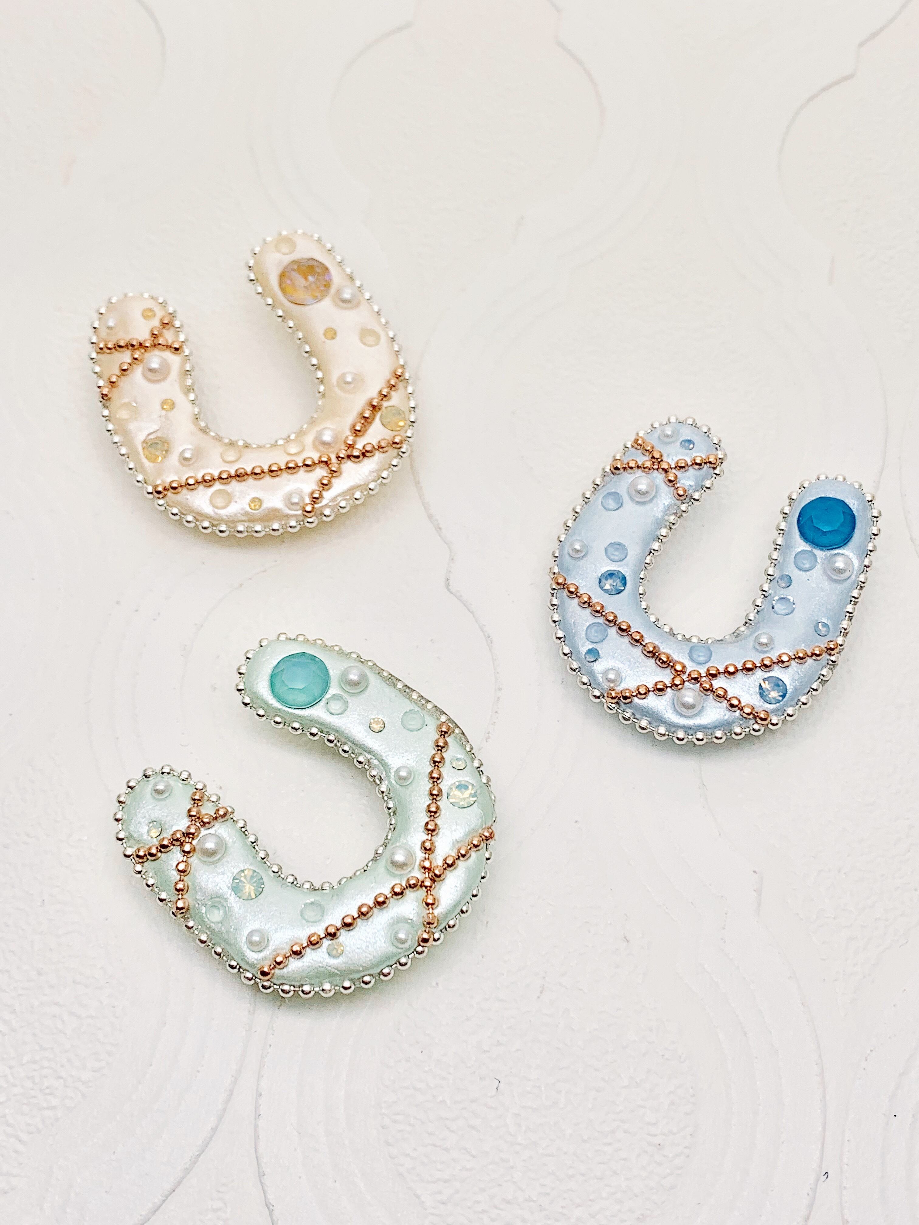 ホースシューブローチ クロスチェーン