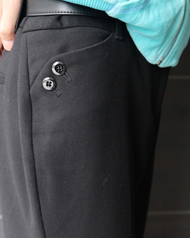no-tuck pocket detail straight slacks