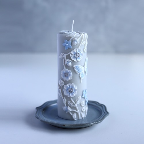 レリーフキャンドル「蝶とアネモネの園」グレー×ホワイト