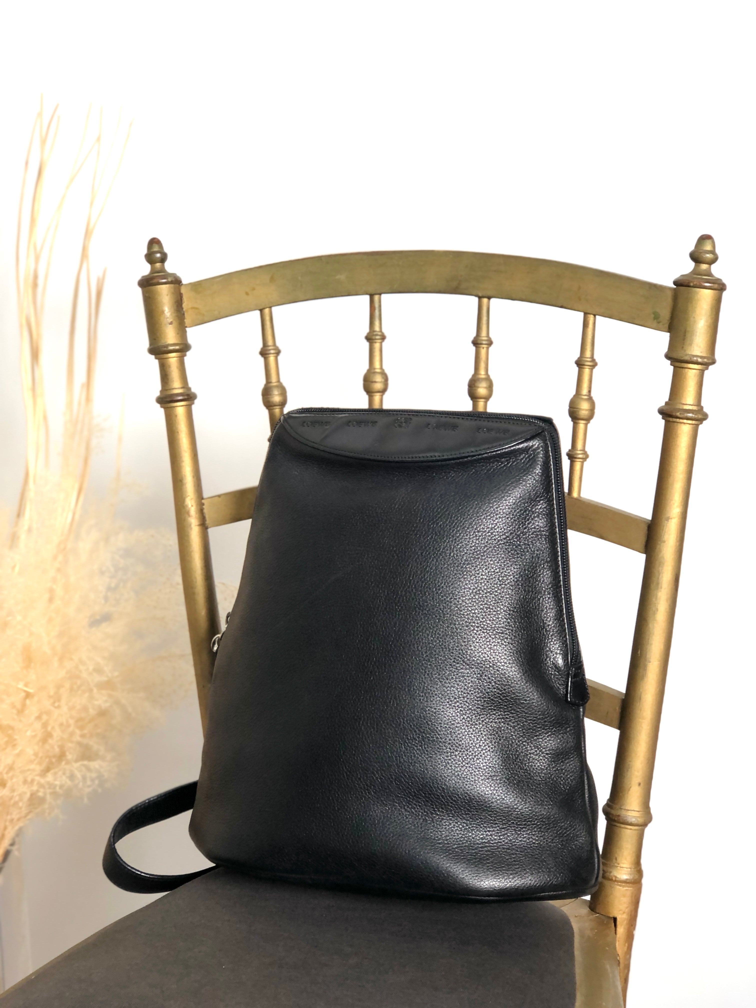 LOEWE ロエベ ショルダーバッグ ブラック アナグラム 型押し レザー