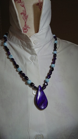 ネックレス　～神さまが流す涙のしずく～　・悲しみの涙が喜びの涙に変わる・愛と平和の象徴・魔除けのお守り・ネガティブな考えや不安を取り去り、明るい考え方ができるように導く・精神力を強化して、逆境や困難に打ち克つパワーを与えてくれる