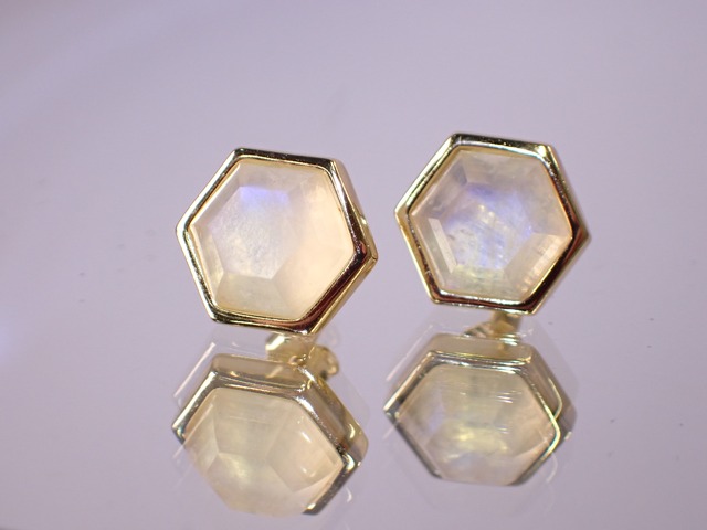 SV925 ムーンストーンピアス　[D2-288]