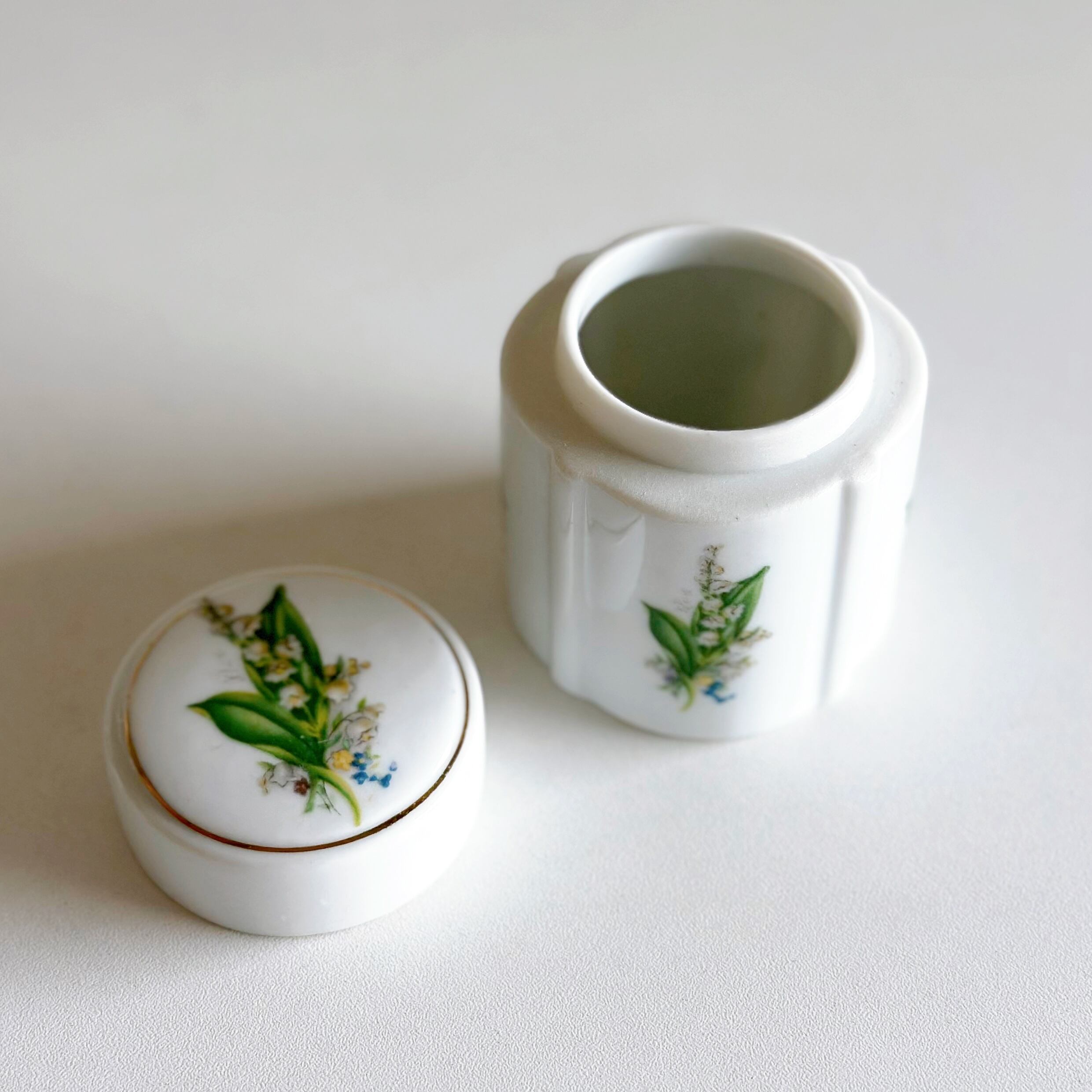 Limoges リモージュ スズラン の トリンケットボックス（フランス
