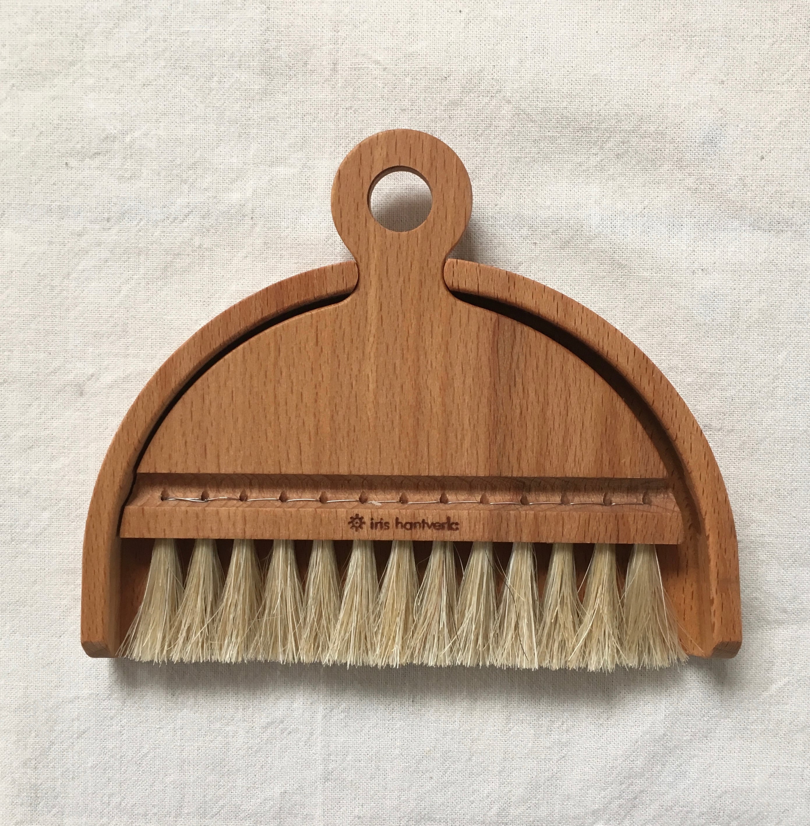 Iris Hantverk / Table brush set | 糸と樹