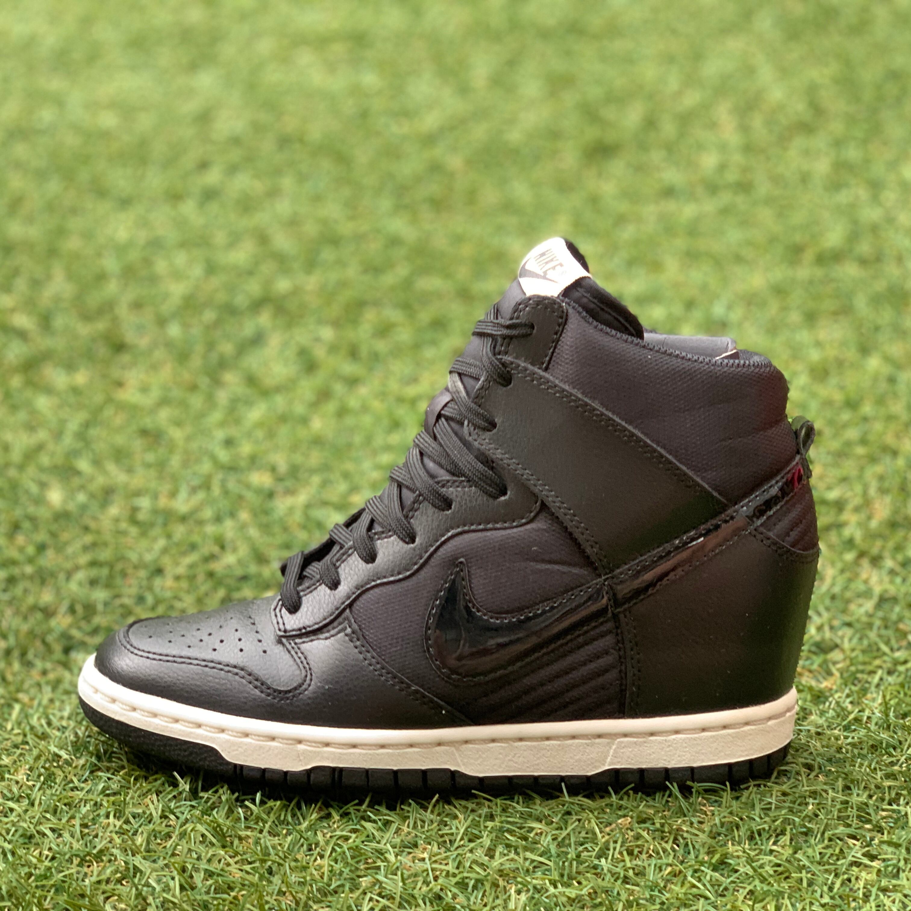 NIKE DUNK SKY HI ESSENTIAL ダンク スカイ ハイ エッセンシャル G170