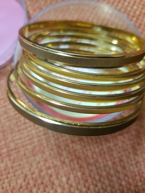 2.　Gold Bangles Bracelet