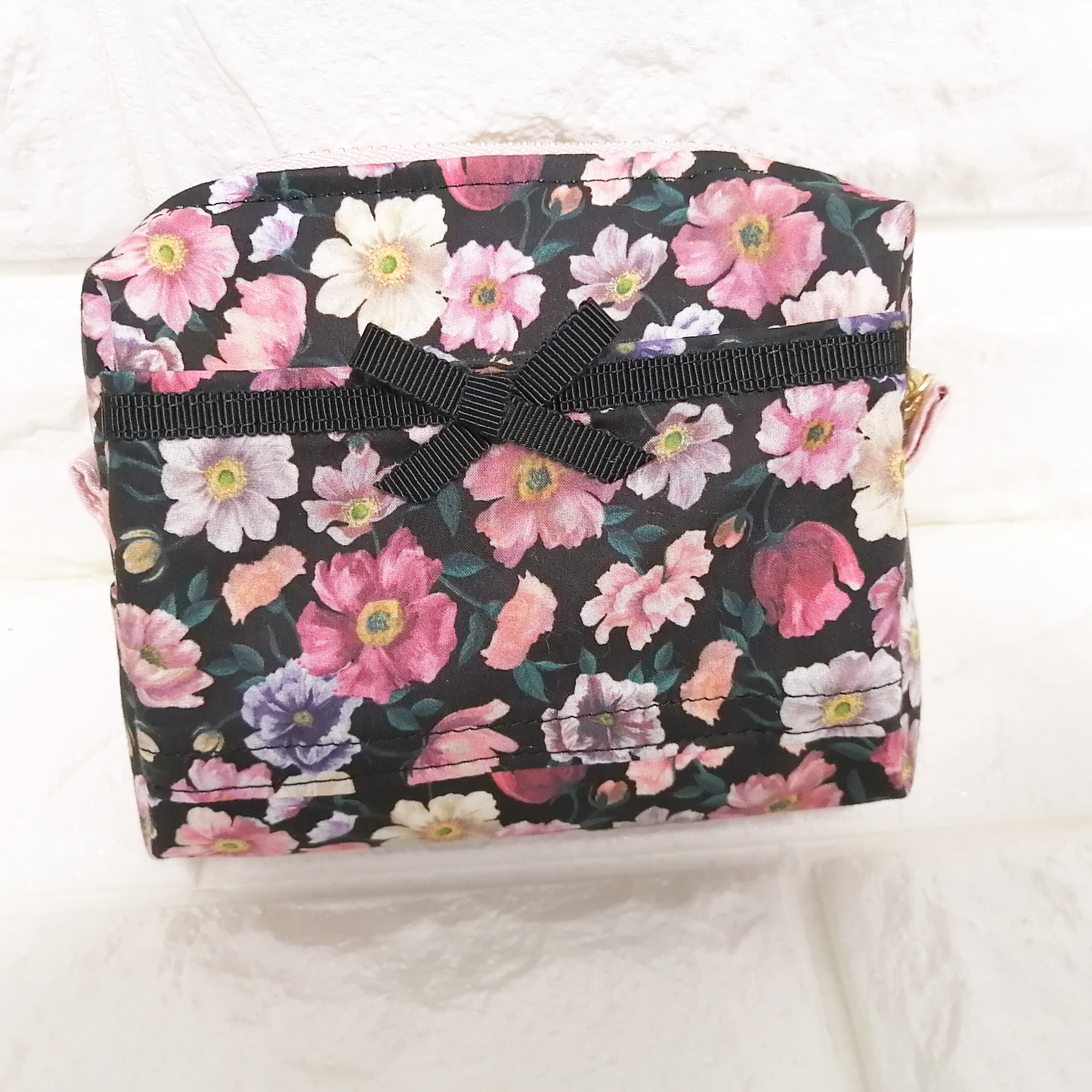 ミニボックスポーチ リバティ ブラックxコスモス