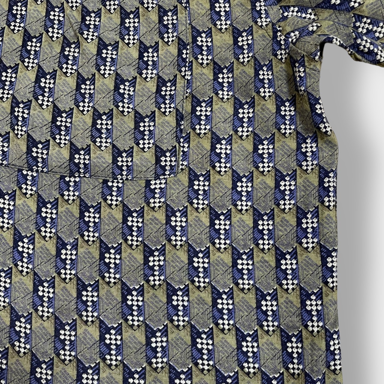 【CLAUDIO NUCCI】半袖シャツ 個性的 柄シャツ 総柄 オールパターン レーヨン XL ビッグサイズ ロシア製 US古着