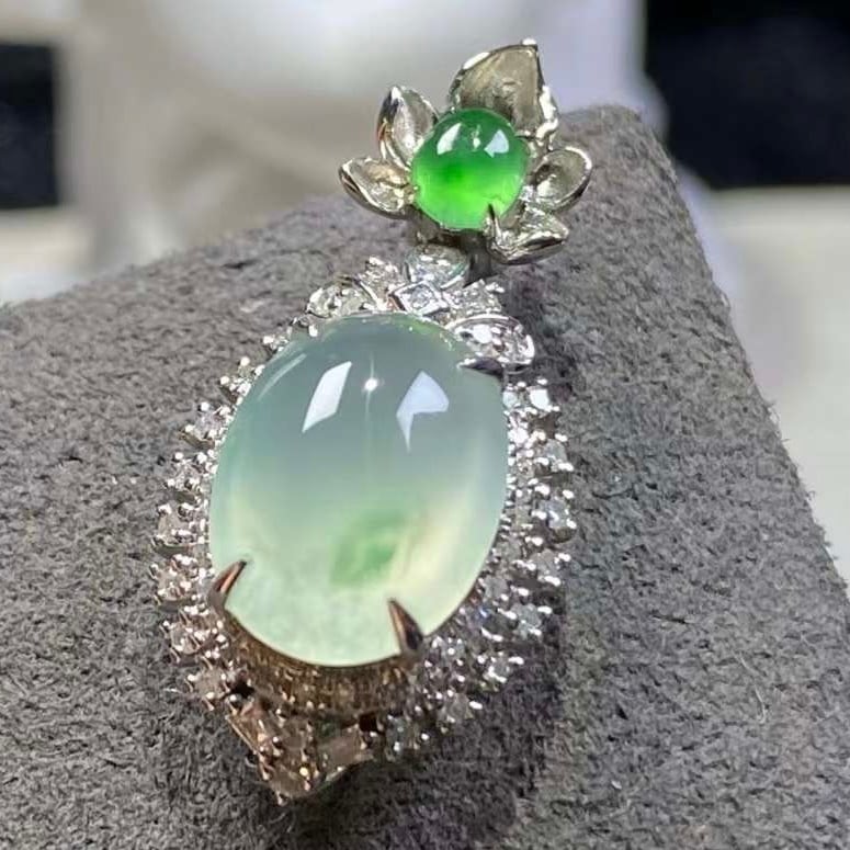 本翡翠ペンダント k18 ダイヤ ミャンマー産 陽緑 高級品 一点物 天然石