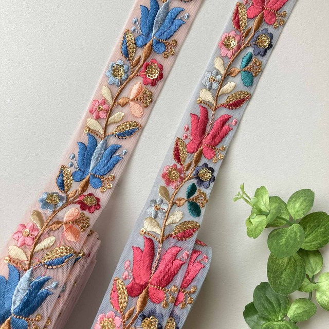 大小のお花模様インド刺繍チュールレース（50cm〜）