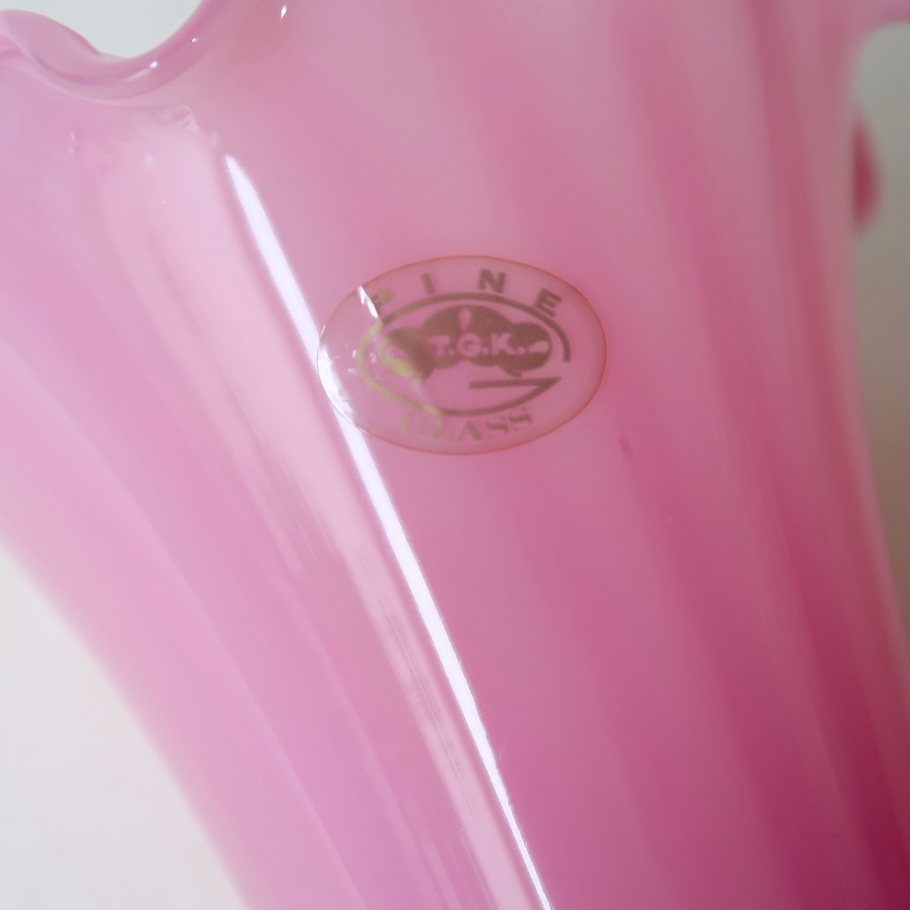 ピンクストライプの花瓶【ヒビ割れあり】