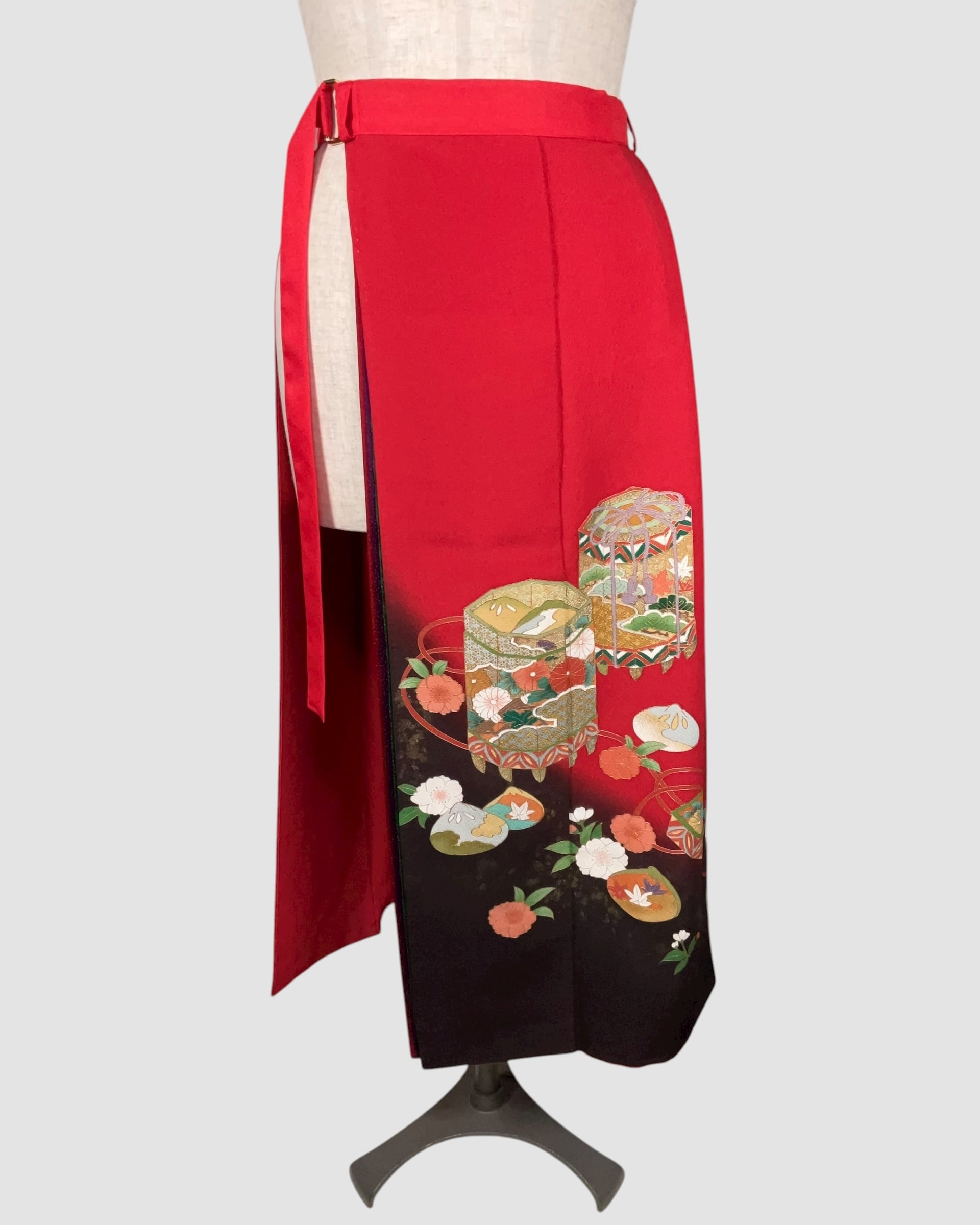 着物重ねスカート(振袖より制作) Kimono Overlay Skirt (Made of Furisode-Kimono)