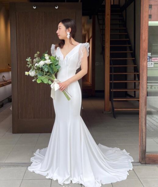 ウェディングドレス マーメイドライン フリル くるみボタン 背中見せ  