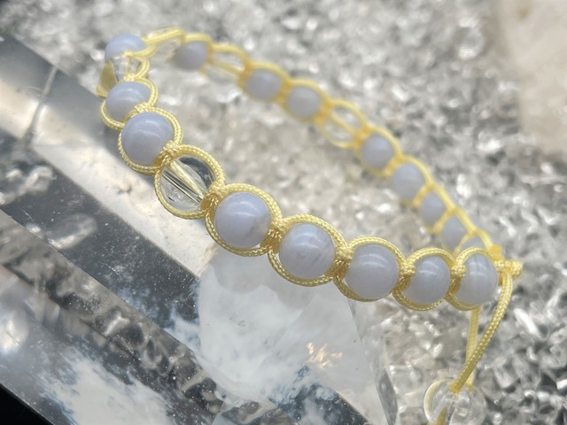 編みブレスレット（ブルーレース・水晶ヒランヤ）
