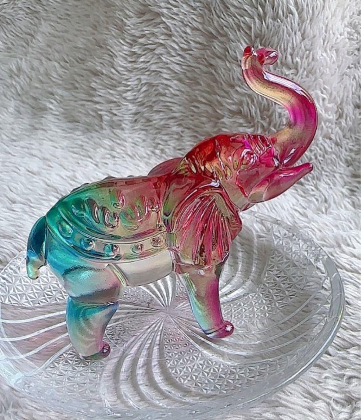クリスタル象の彫刻 ☆虹色カラークリスタルガラス リアル象さん