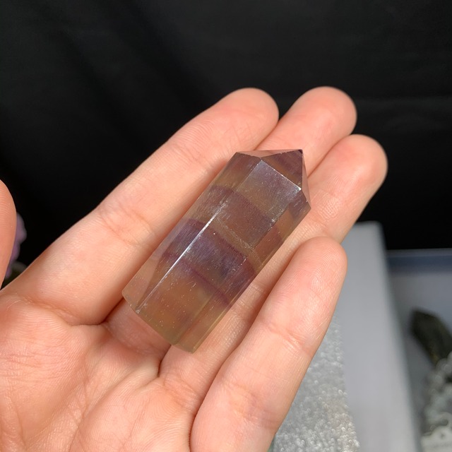 p124 変わった色合いフローライトポイント