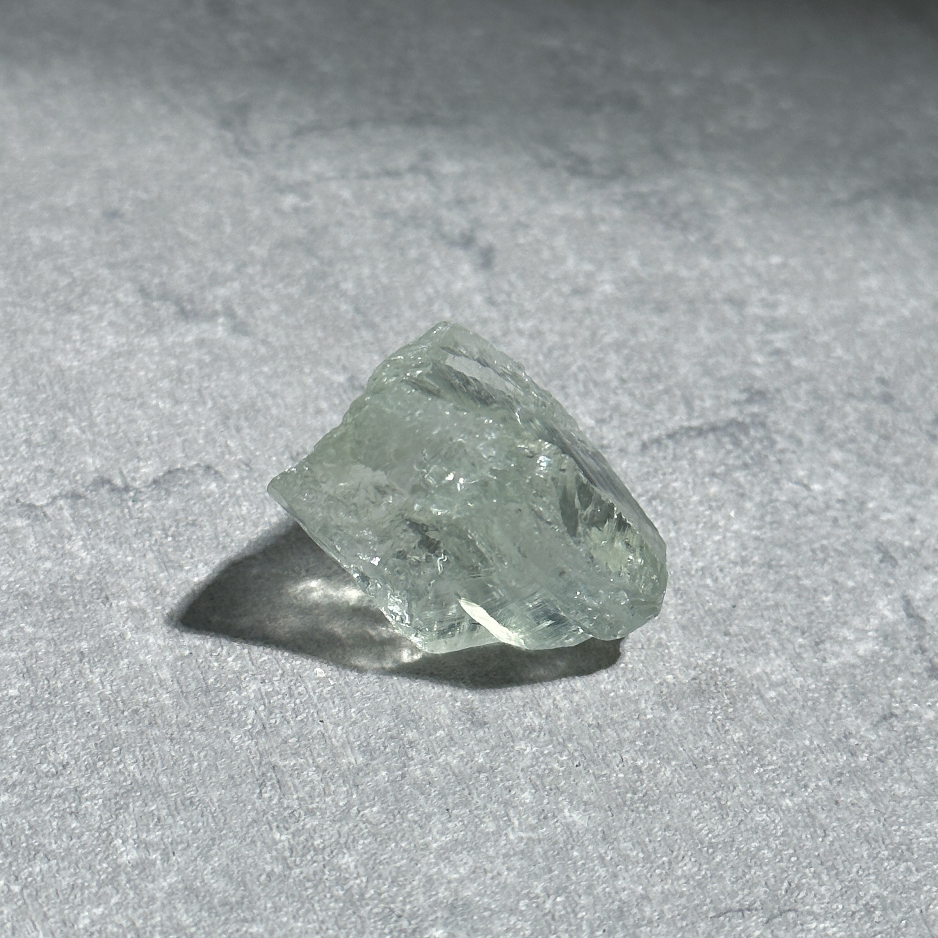 凄くレア　高品質　プラシオライト　グリーンアメジスト　アメジスト　共生スフィア グリーンアメジスト(プラシオライト) 六角柱磨き 1個売り 20.3g