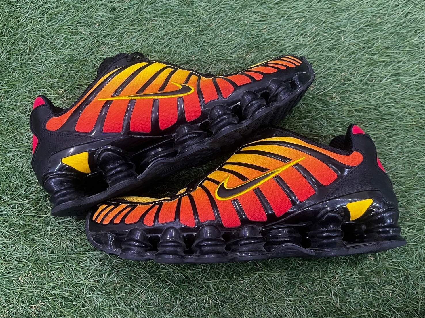 NIKE SHOX TL SUNRISE AV3595-004 28㎝ 17547 | BRAND BUYERS OSAKA
