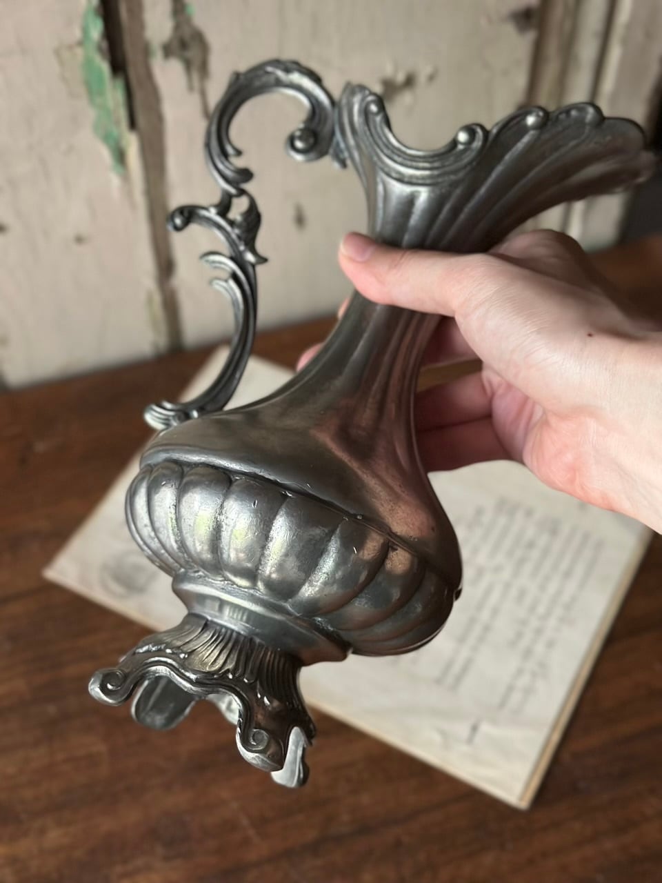 アンティーク　エタン　花瓶　レリーフ　装飾 ミニフラワーベース エタンのピシェ 花瓶 花のレリーフ フラワーベース | Brocante de La