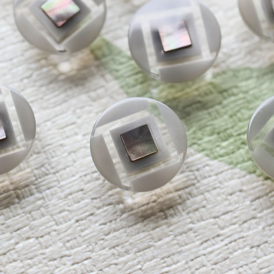 スクエア黒蝶貝×ライトグレー 15㎜