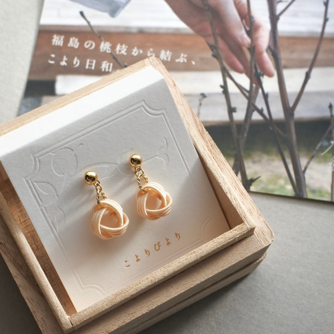 福島の桃染め－「桃の実」 水引ピアス・イヤリング | こよりびより｜ご
