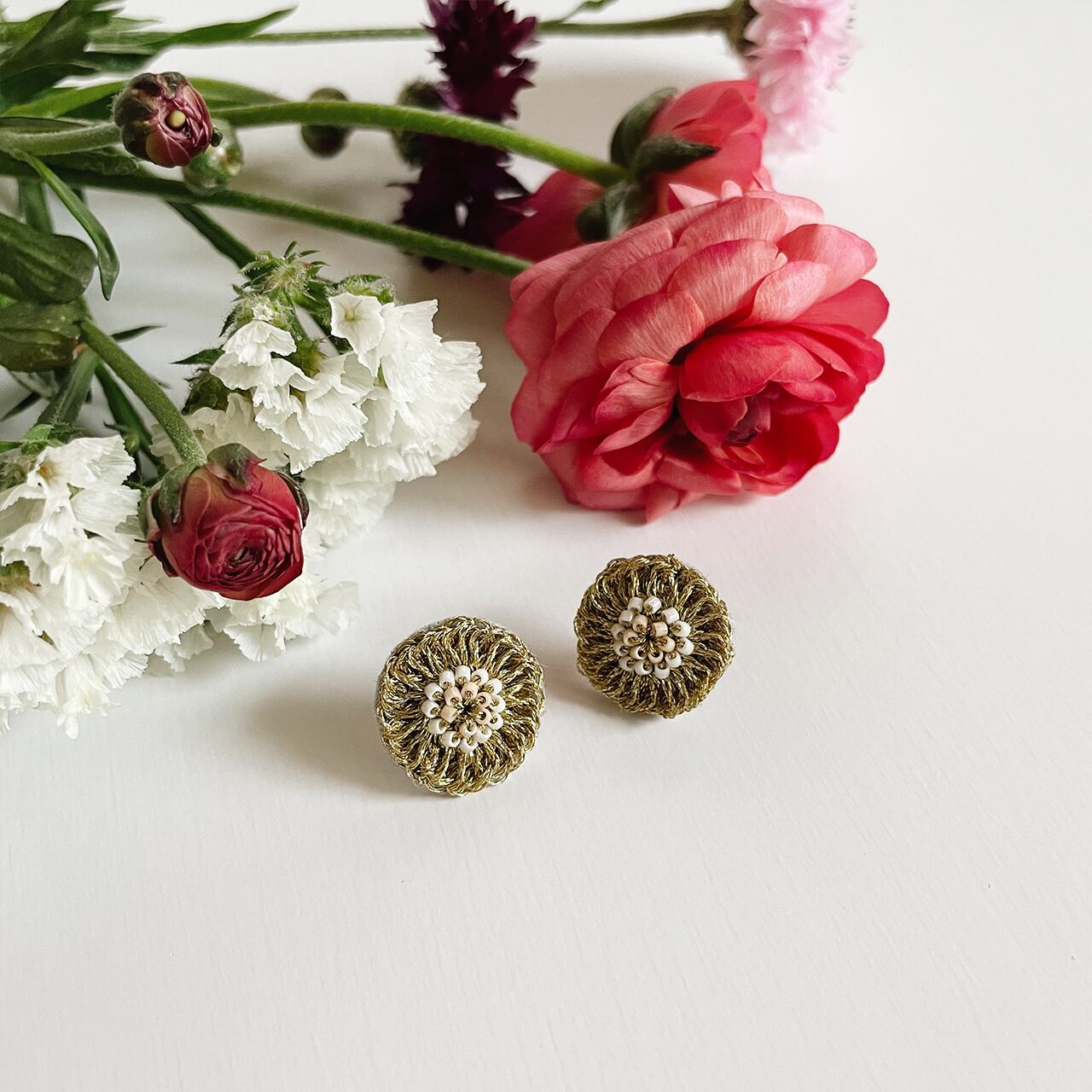 Flower motif earring