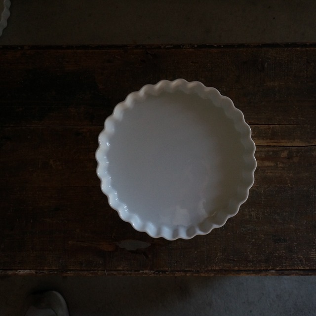 古い国産の白磁パイ皿