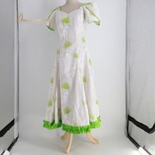 フラダンス 衣装 HULA GIRLS フラガールズ ワンピース ドレス ホワイト系 フリル モンステラ柄 ボリューム 裏地 かわいい 華やか 鮮やか 明るい 爽やか 軽やか 白 黄緑 緑 ハワイアン アロハ ハワイアンプリント フラ ダンス 練習 グリーン系
