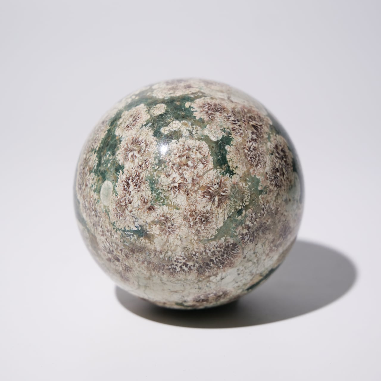天然石 グリーンフラワージャスパー スフィア 丸玉 66.2ミリ台座付け綺麗