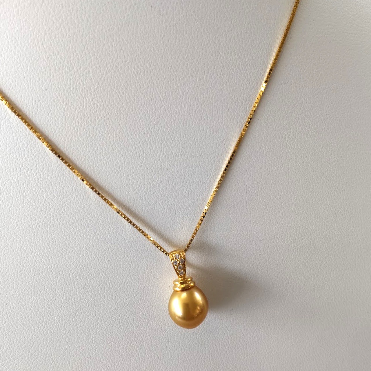 「金色の真珠」白蝶真珠ペンダント